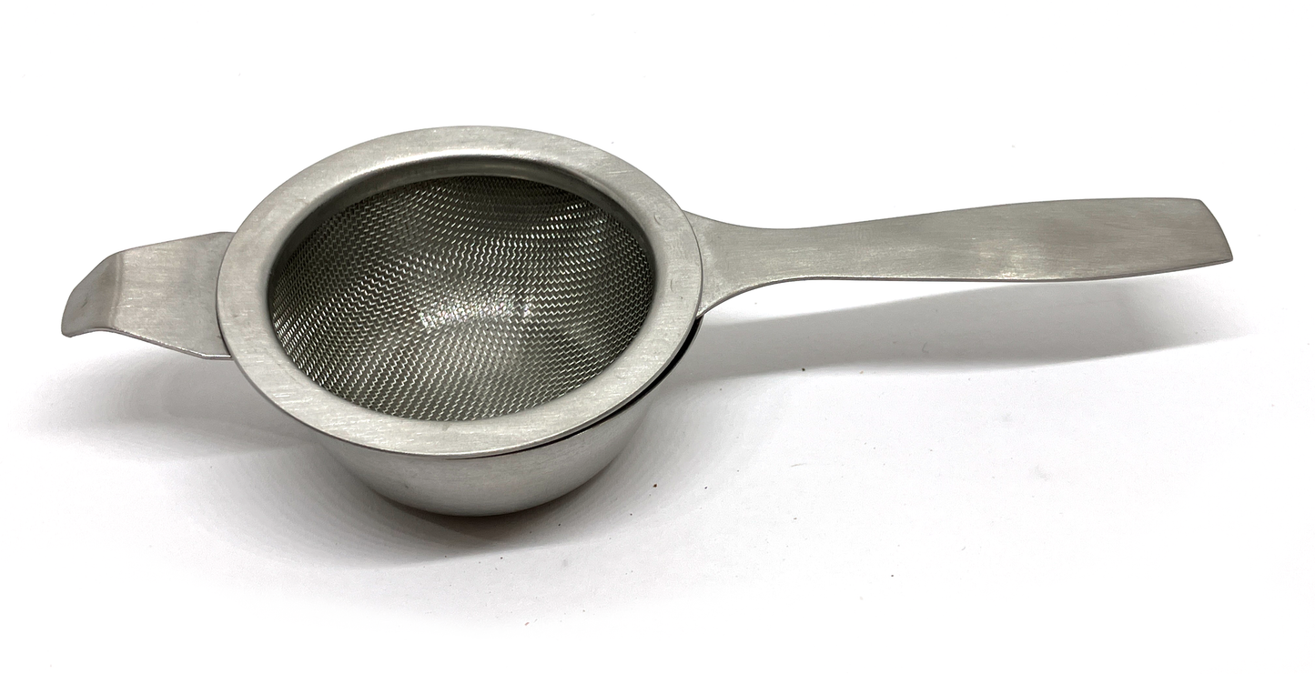 Small handled strainer with drip tray