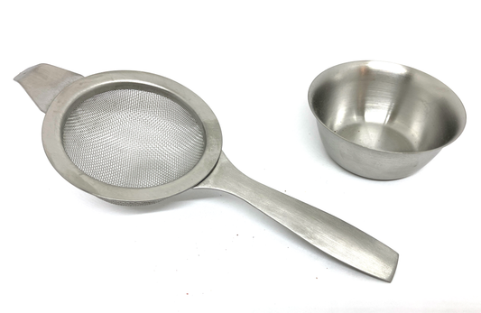 Small handled strainer with drip tray